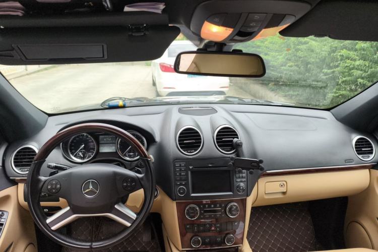 Used Mercedes-Benz GL-Class 2011 GL 450 4MATIC Prestige Edition Center Console