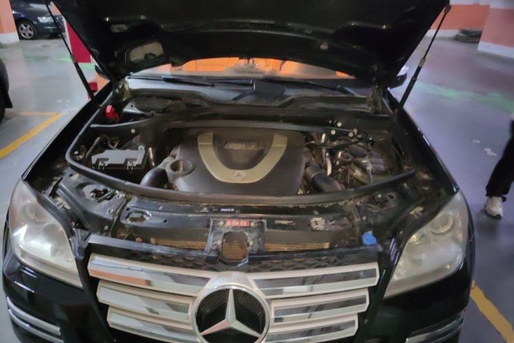 Used Mercedes-Benz GL-Class  Engine Bay