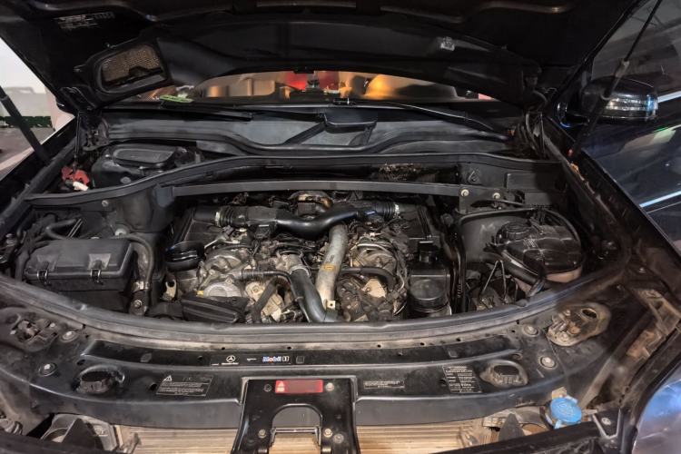Used Mercedes-Benz GL-Class  Engine Bay