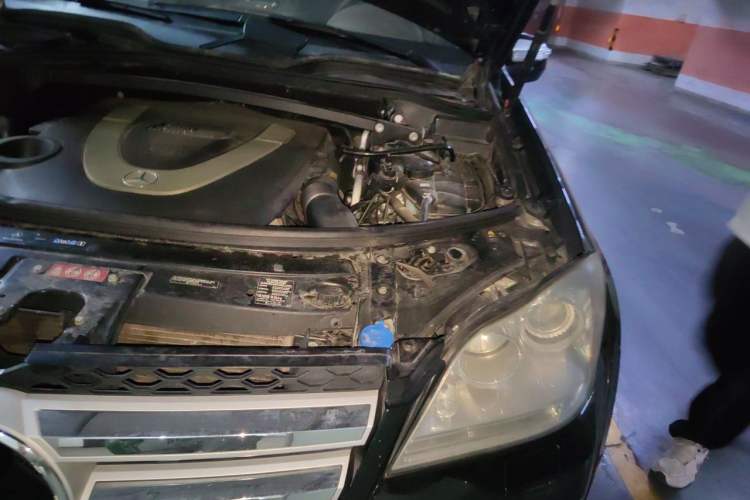 Used Mercedes-Benz GL-Class  Engine Bay Left
