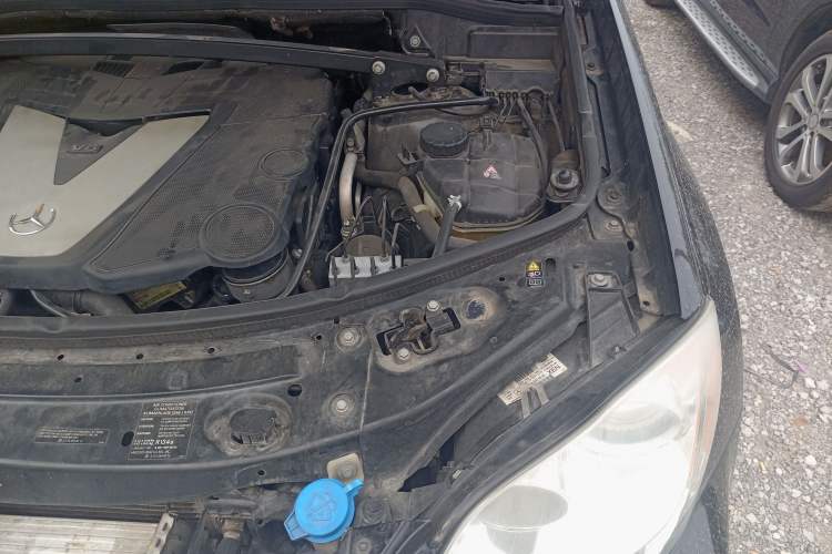Used Mercedes-Benz GL-Class  Engine Bay Left