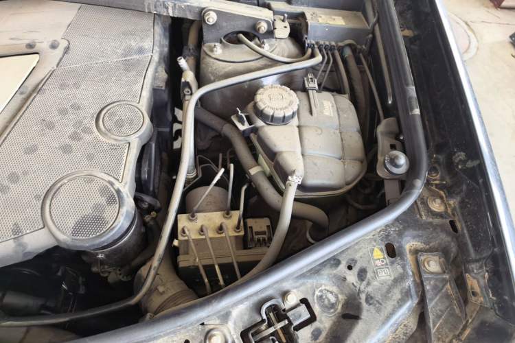Used Mercedes-Benz GL-Class  Engine Bay Left