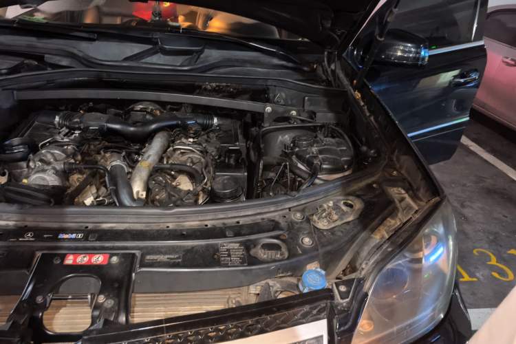 Used Mercedes-Benz GL-Class  Engine Bay Left