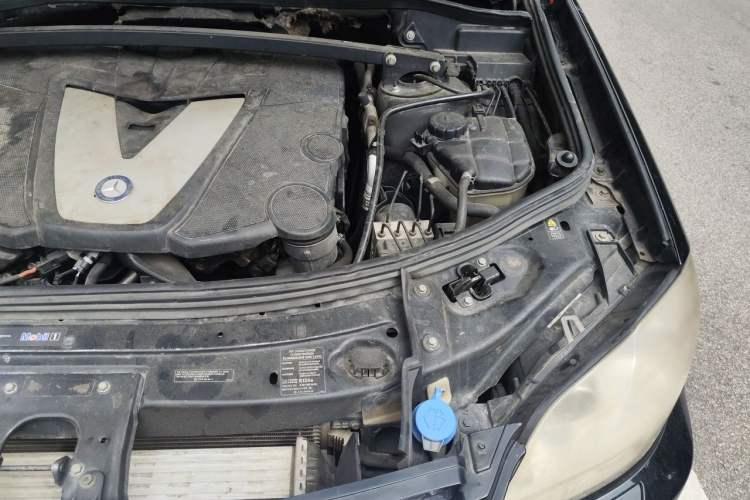 Used Mercedes-Benz GL-Class  Engine Bay Left