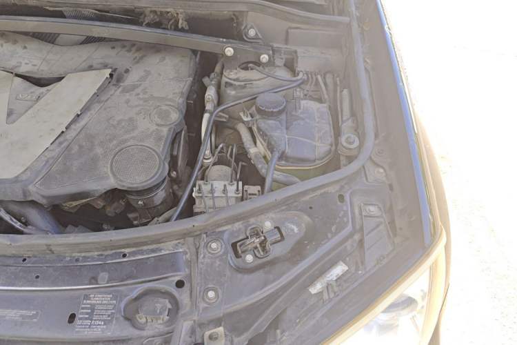 Used Mercedes-Benz GL-Class  Engine Bay Left
