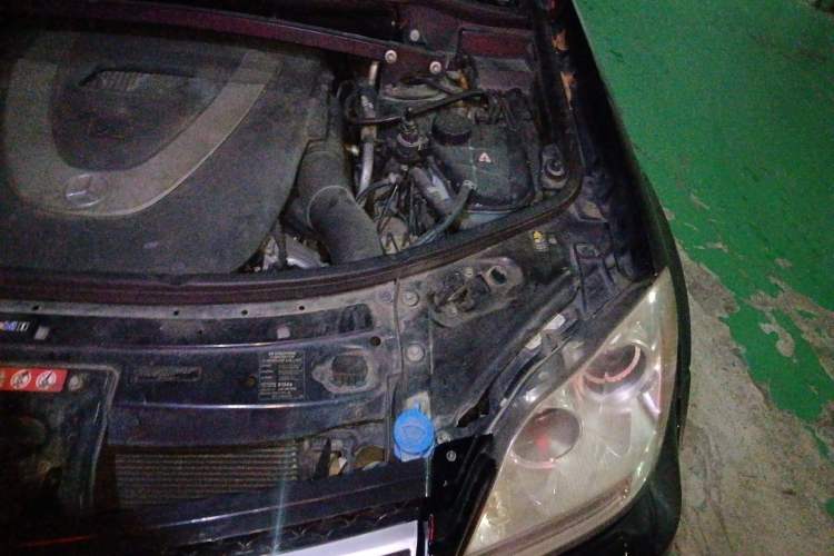 Used Mercedes-Benz GL-Class  Engine Bay Left