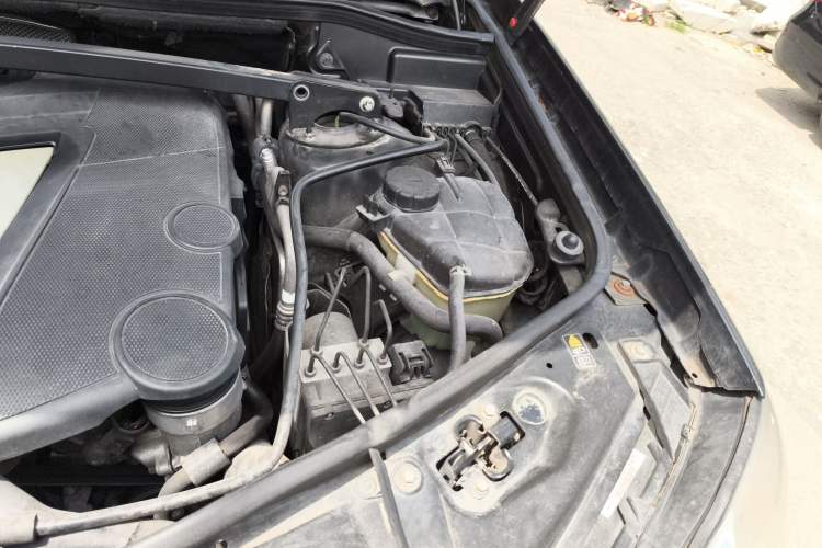 Used Mercedes-Benz GL-Class  Engine Bay Left