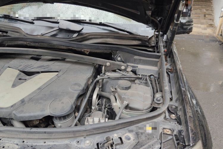 Used Mercedes-Benz GL-Class  Engine Bay Left