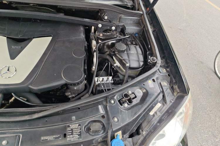 Used Mercedes-Benz GL-Class  Engine Bay Left
