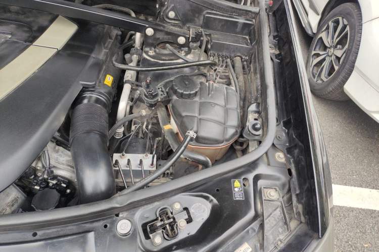 Used Mercedes-Benz GL-Class 2011 GL 450 Prestige Grand Edition Engine Bay Left