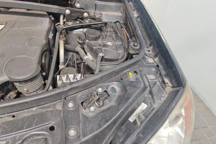 Used Mercedes-Benz GL-Class  Engine Bay Left