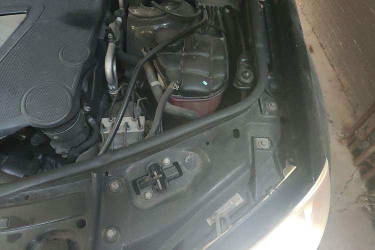 Used Mercedes-Benz GL-Class  Engine Bay Left