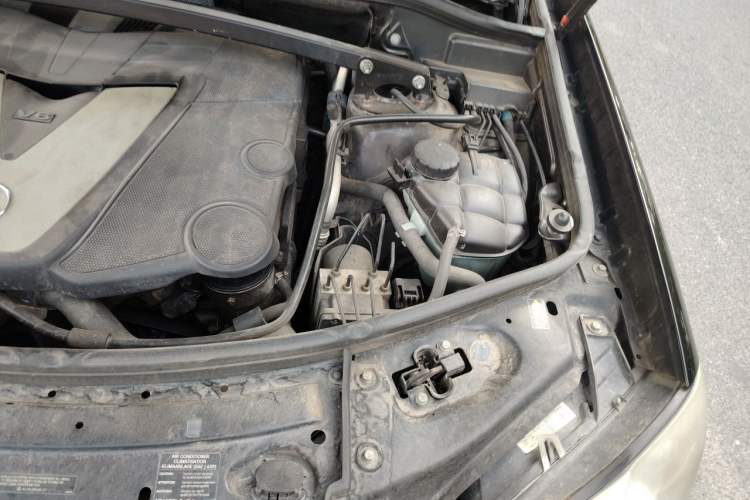 Used Mercedes-Benz GL-Class  Engine Bay Left