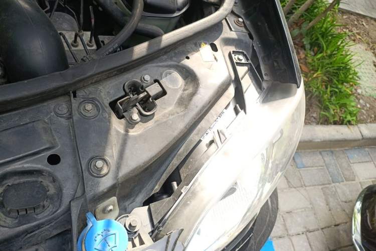 Used Mercedes-Benz GL-Class 2011 GL 450 4MATIC Prestige Edition Engine Bay Left