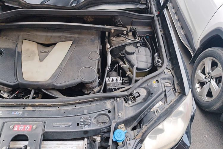 Used Mercedes-Benz GL-Class  Engine Bay Left
