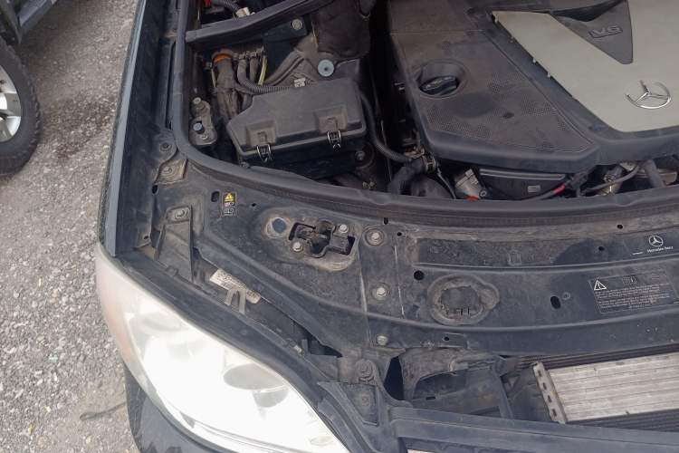 Used Mercedes-Benz GL-Class  Engine Bay Right
