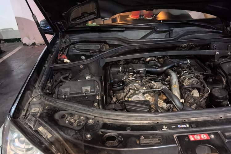 Used Mercedes-Benz GL-Class  Engine Bay Right