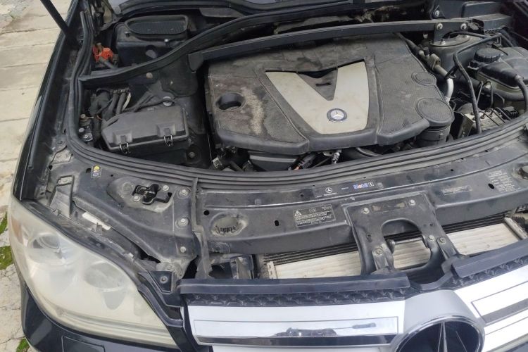 Used Mercedes-Benz GL-Class  Engine Bay Right