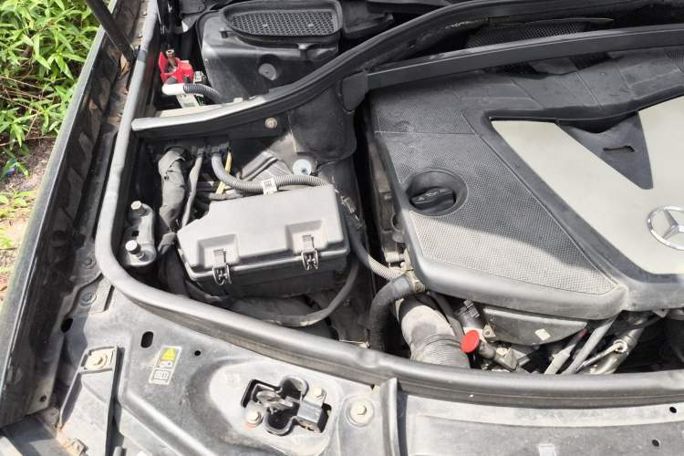 Used Mercedes-Benz GL-Class  Engine Bay Right