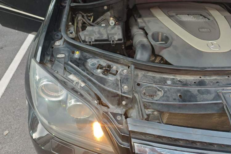 Used Mercedes-Benz GL-Class 2011 GL 450 Prestige Grand Edition Engine Bay Right