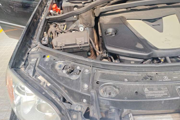 Used Mercedes-Benz GL-Class  Engine Bay Right