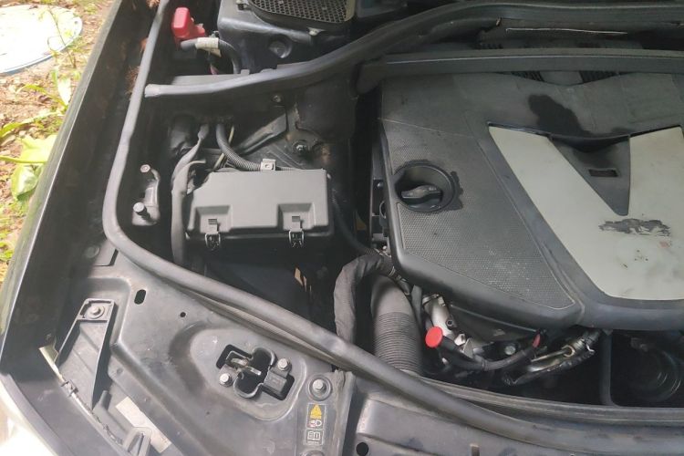 Used Mercedes-Benz GL-Class  Engine Bay Right
