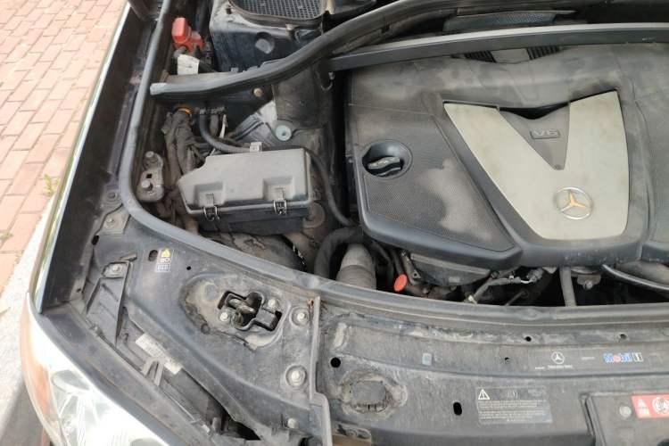 Used Mercedes-Benz GL-Class  Engine Bay Right