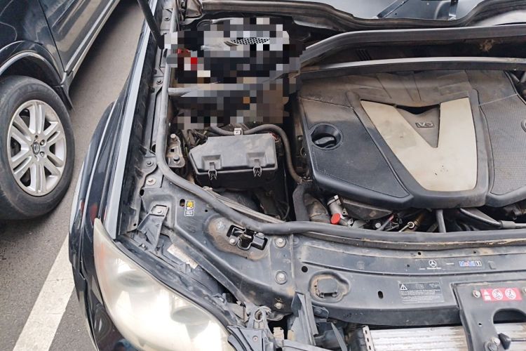 Used Mercedes-Benz GL-Class  Engine Bay Right