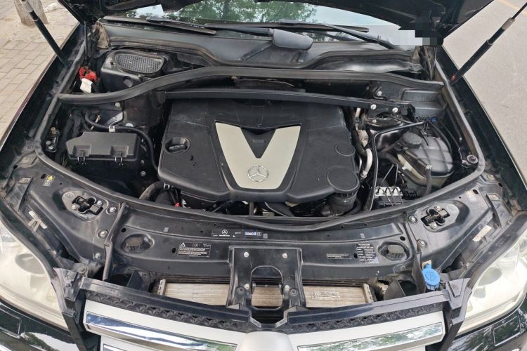 Used Mercedes-Benz GL-Class  Engine Bay