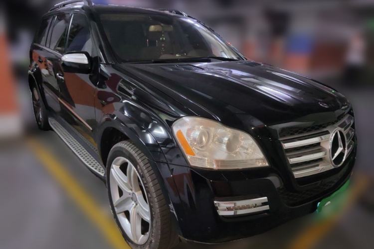 Used Mercedes-Benz GL-Class  Front Right 45 Deg