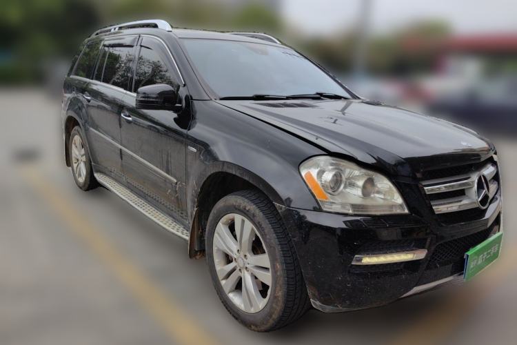 Used Mercedes-Benz GL-Class  Front Right 45 Deg
