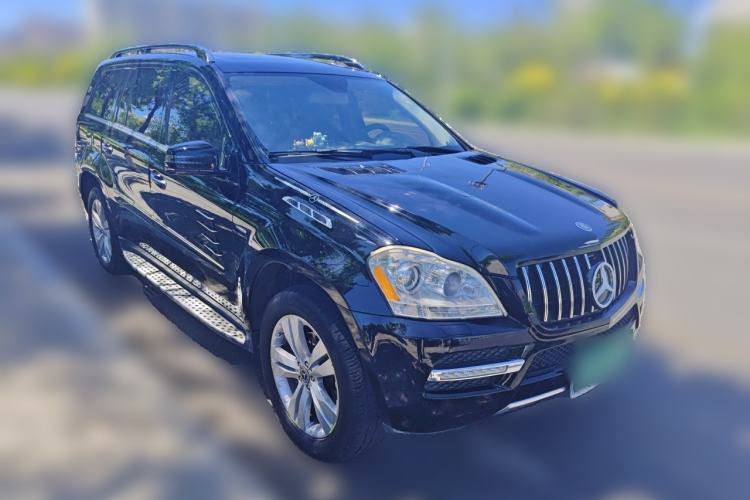 Used Mercedes-Benz GL-Class  Front Right 45 Deg