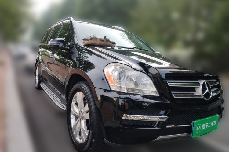Used Mercedes-Benz GL-Class  Front Right 45 Deg
