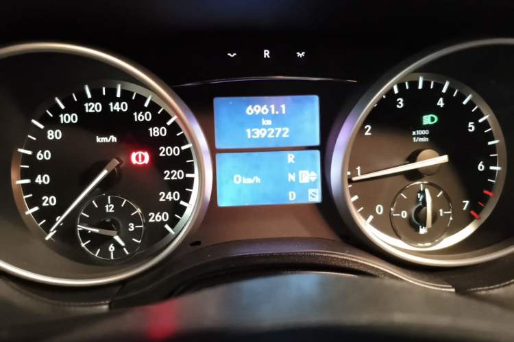 Used Mercedes-Benz GL-Class 2011 GL 450 Prestige Grand Edition Instrument Cluster