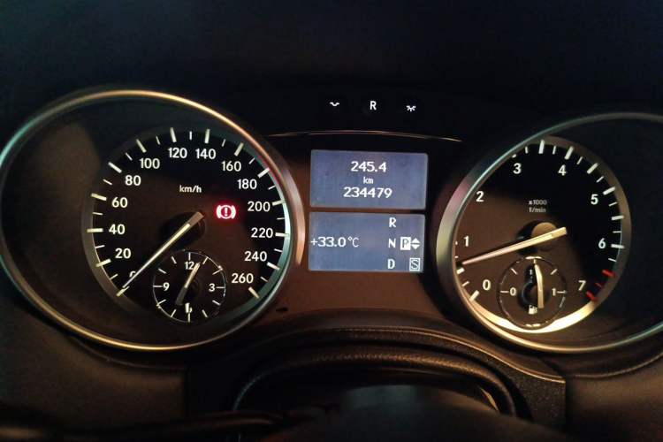 Used Mercedes-Benz GL-Class 2011 GL 450 Prestige Grand Edition Instrument Cluster