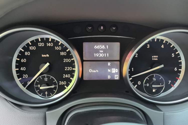 Used Mercedes-Benz GL-Class 2011 GL 450 Prestige Grand Edition Instrument Cluster