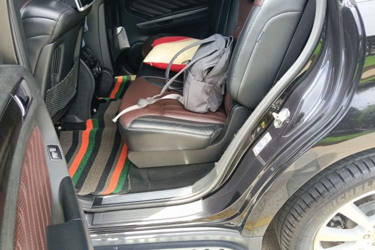 Used Mercedes-Benz GL-Class 2011 GL 450 Prestige Grand Edition Left Rear Seat