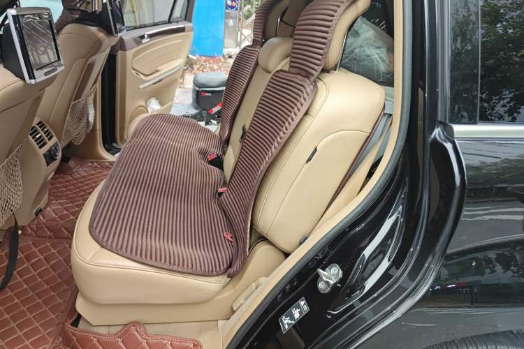 Used Mercedes-Benz GL-Class 2011 GL 450 4MATIC Prestige Edition Left Rear Seat