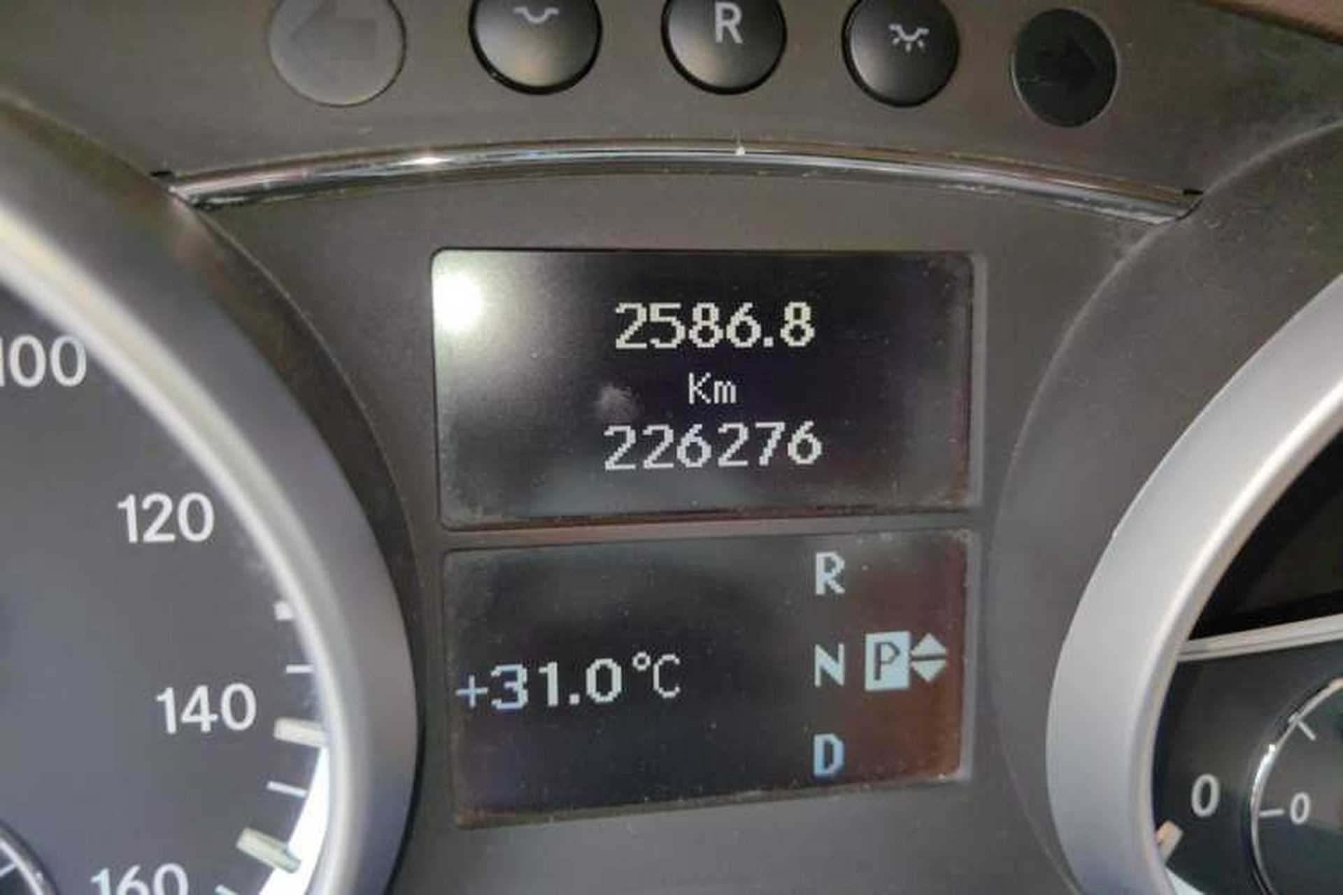 Used Mercedes-Benz GL-Class  Odometer Close Up