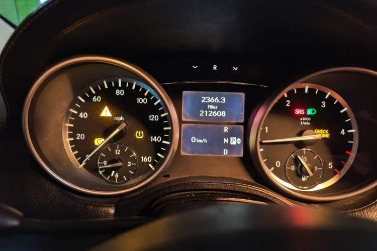 Used Mercedes-Benz GL-Class  Odometer Close Up