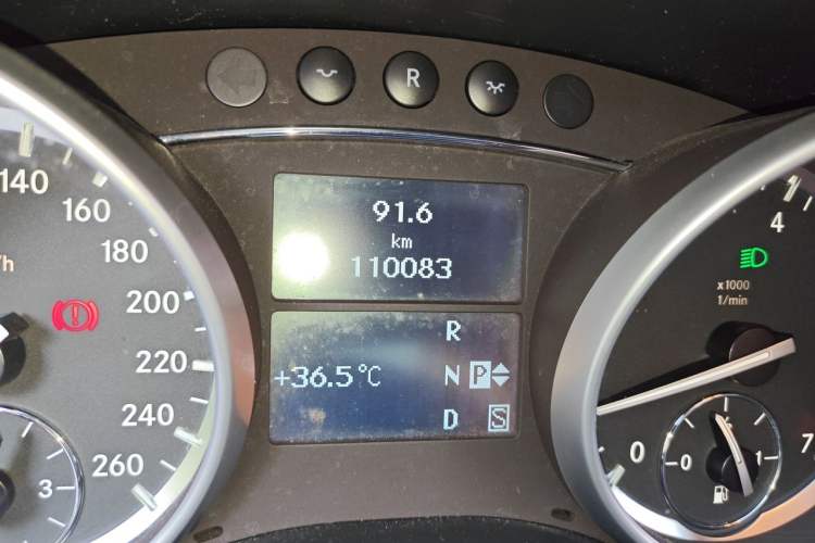 Used Mercedes-Benz GL-Class 2011 GL 450 Prestige Grand Edition Odometer Close Up