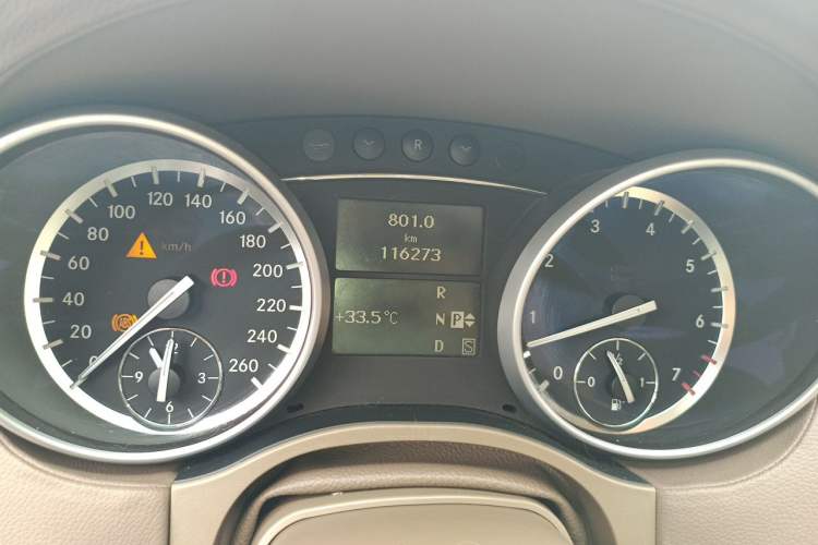 Used Mercedes-Benz GL-Class 2011 GL 450 4MATIC Prestige Edition Odometer Close Up
