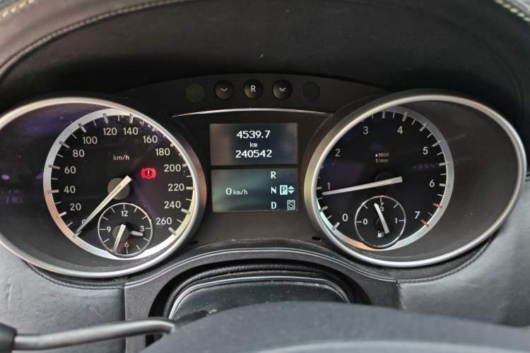 Used Mercedes-Benz GL-Class 2011 GL 450 Prestige Grand Edition Odometer Close Up