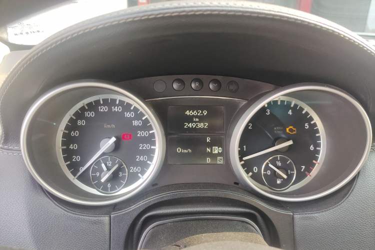 Used Mercedes-Benz GL-Class 2011 GL 450 Prestige Grand Edition Odometer Close Up