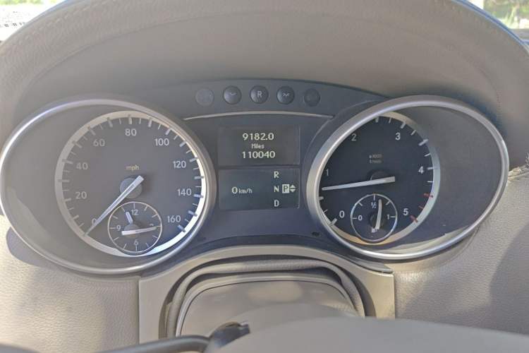 Used Mercedes-Benz GL-Class  Odometer Close Up