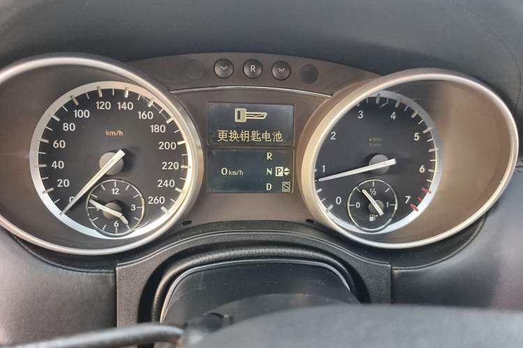 Used Mercedes-Benz GL-Class 2011 GL 450 Prestige Grand Edition Odometer Close Up