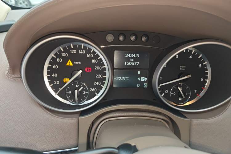 Used Mercedes-Benz GL-Class 2011 GL 450 4MATIC Prestige Edition Odometer Close Up