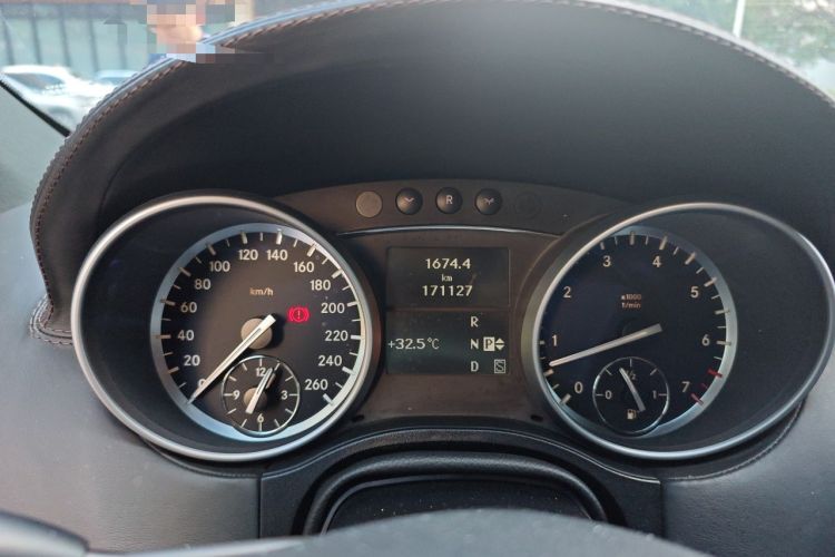 Used Mercedes-Benz GL-Class 2011 GL 450 Prestige Grand Edition Odometer Close Up