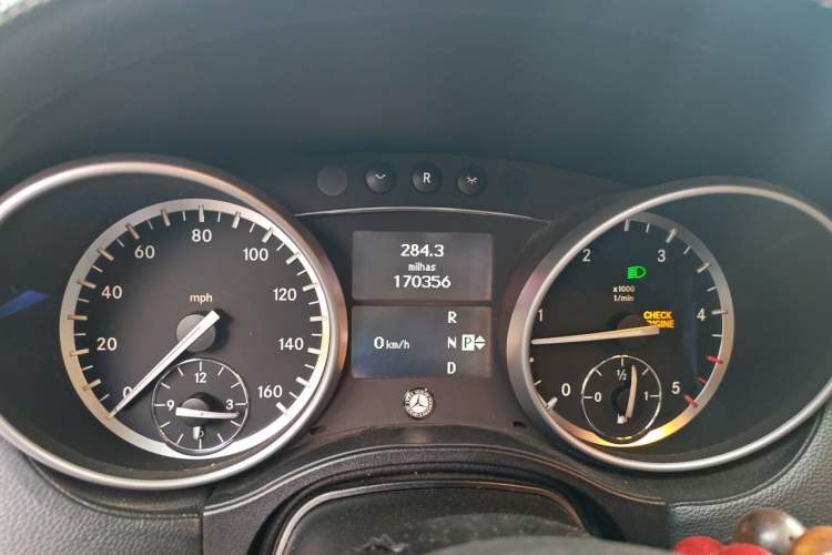 Used Mercedes-Benz GL-Class  Odometer Close Up