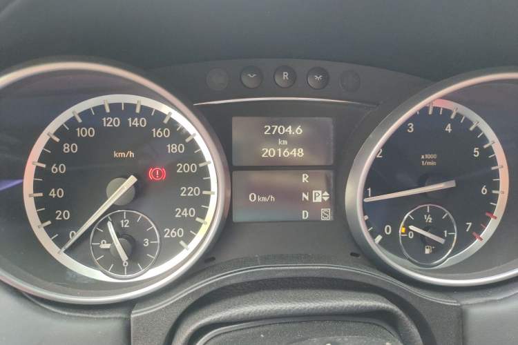 Used Mercedes-Benz GL-Class 2011 GL 450 Prestige Grand Edition Odometer Close Up